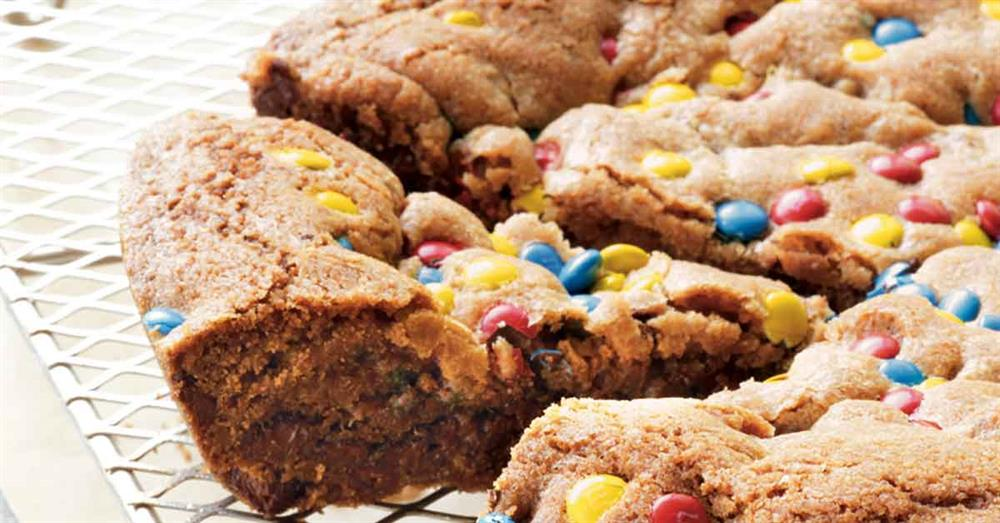 SKILLET CHOCOLATE CHIP COOKIE