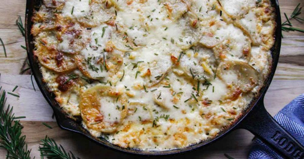 SKILLET SCALLOPED POTATOES