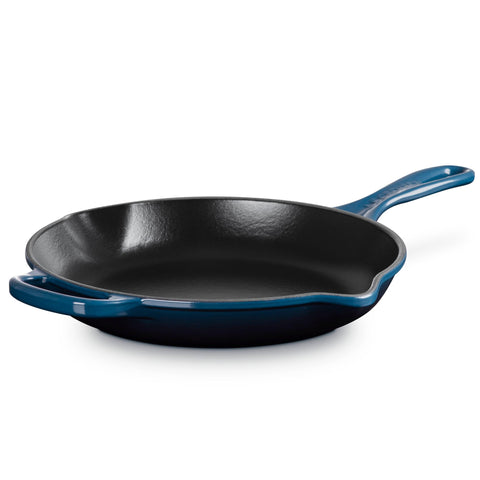 LE CREUSET 9" SIGNATURE IRON HANDLE SKILLET  - NUIT